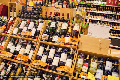 商超場(chǎng)景 酒類堆頭